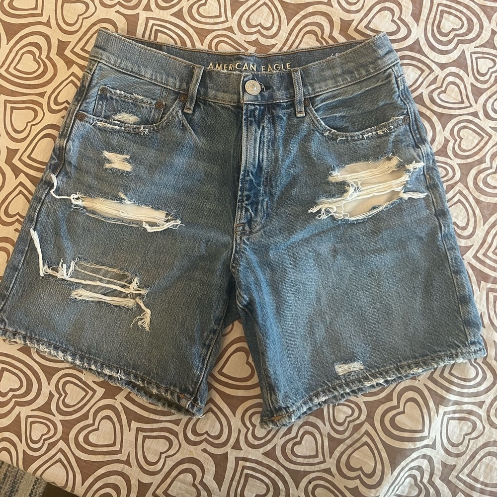 American Eagle | 90s Boyfriend Short | Size 6